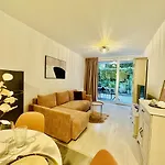 Palfi With Garden & Parking Daire