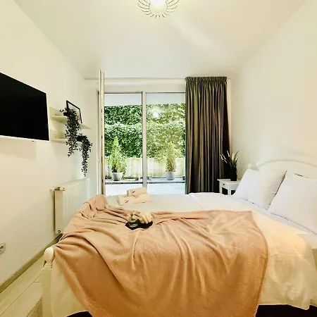 Palfi With Garden & Parking Apartman