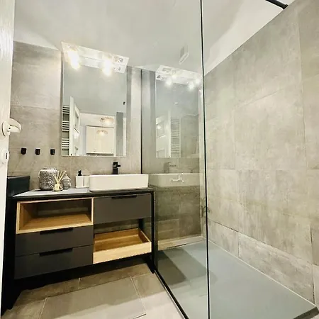 Palfi With Garden & Parking *