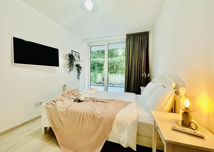 Palfi With Garden & Parking