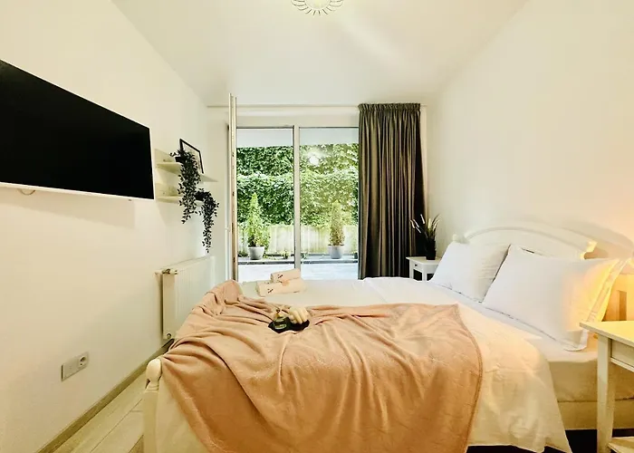 Palfi With Garden & Parking Daire