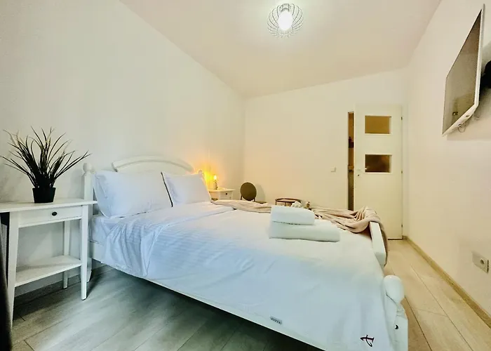 Palfi With Garden & Parking Apartment