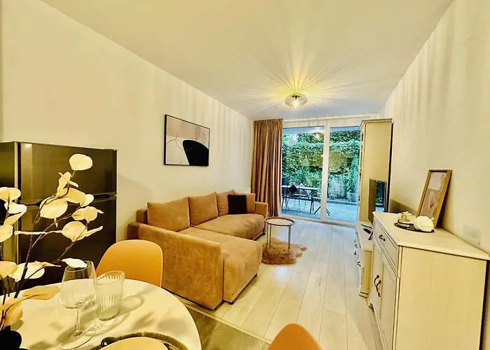 Palfi With Garden & Parking Apartment